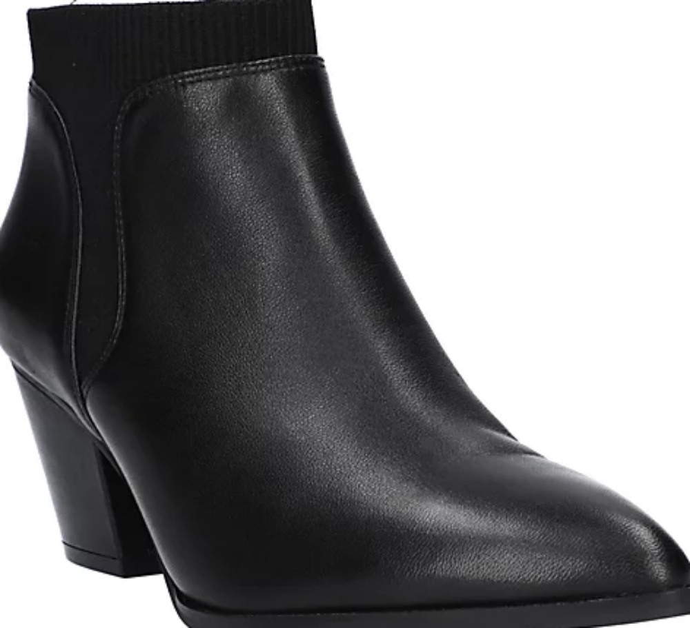 Like New in Box Bella Vita Lottie Chelsea Boot in a 9.5M